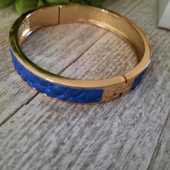 Daniela Swaebe Zaffre Blue Crocodile Inlay Thin Hinge Bangle - Goldtone, New! - Picture 4 of 16